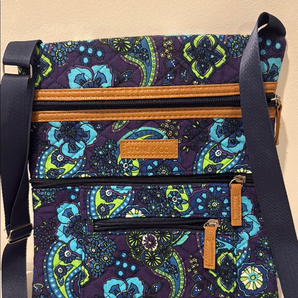 Stone & Co. Adjustable Strap Crossbody Bag - Picture 3 of 10